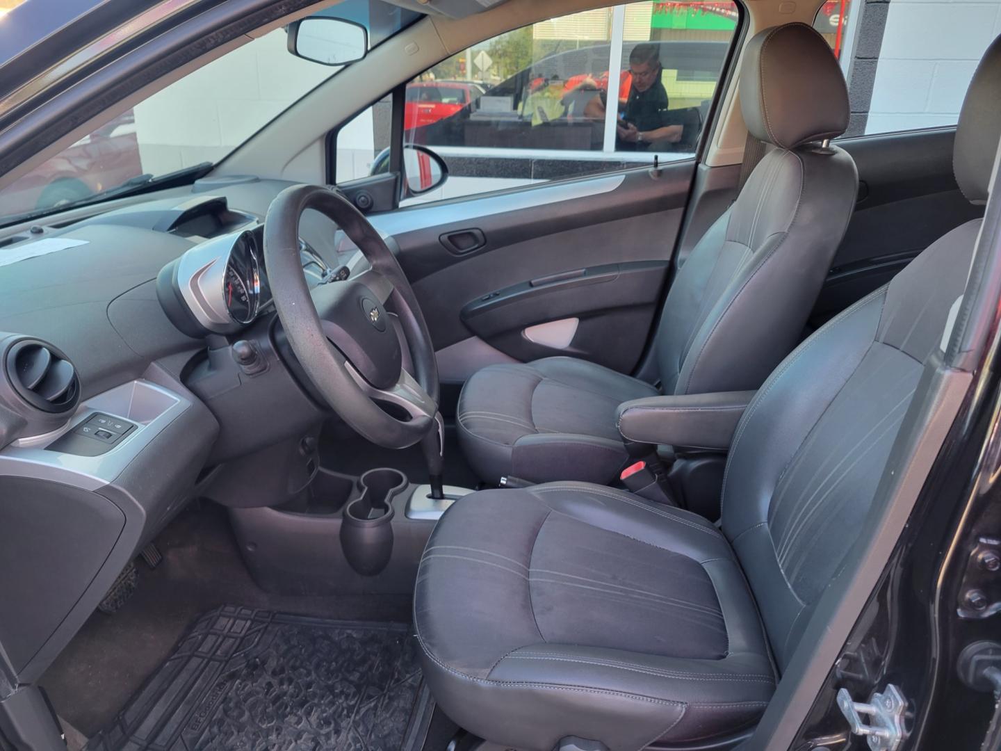 2015 BLACK Chevrolet Spark LS CVT (KL8CB6S98FC) with an 1.2L L4 16V DOHC engine, Continuously Variable Transmission transmission, located at 503 West Court, Seguin, TX, 78155, (830) 379-3373, 29.568621, -97.969803 - 2015 Chevrolet Spark LS CVT with a 1.2L L4 16V DOHC, Automatic, Tilt, AM/FM/AUX Stereo, Power Windows and Locks, Onstar Capability, Alloys Wheels, Rear Wiper, Rear Defroster and more!! - Photo#4